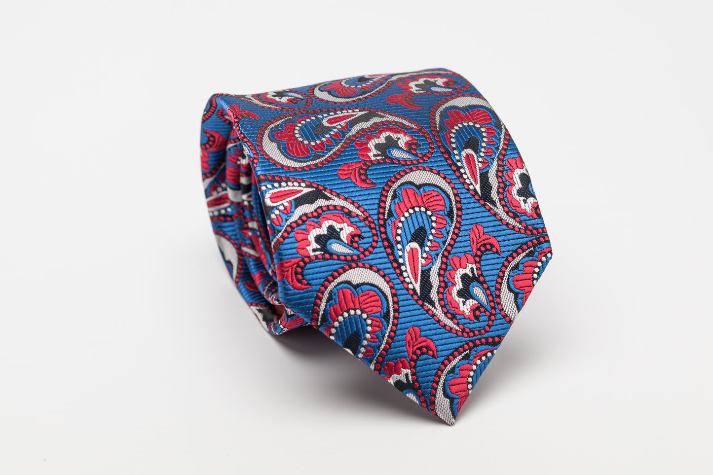 Blue/red paisley print